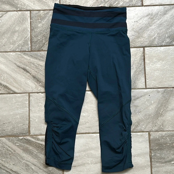 Lululemon‎ Run For Your Life Crop Alberta Lake Size 2 - Picture 1 of 13